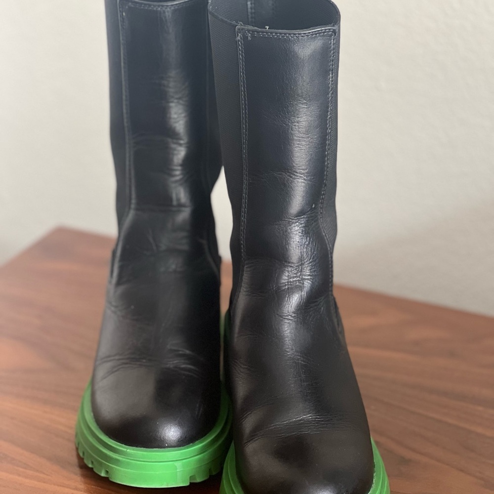 Steve Madden Hesitant Chelsea Boot - Picture 3 of 5